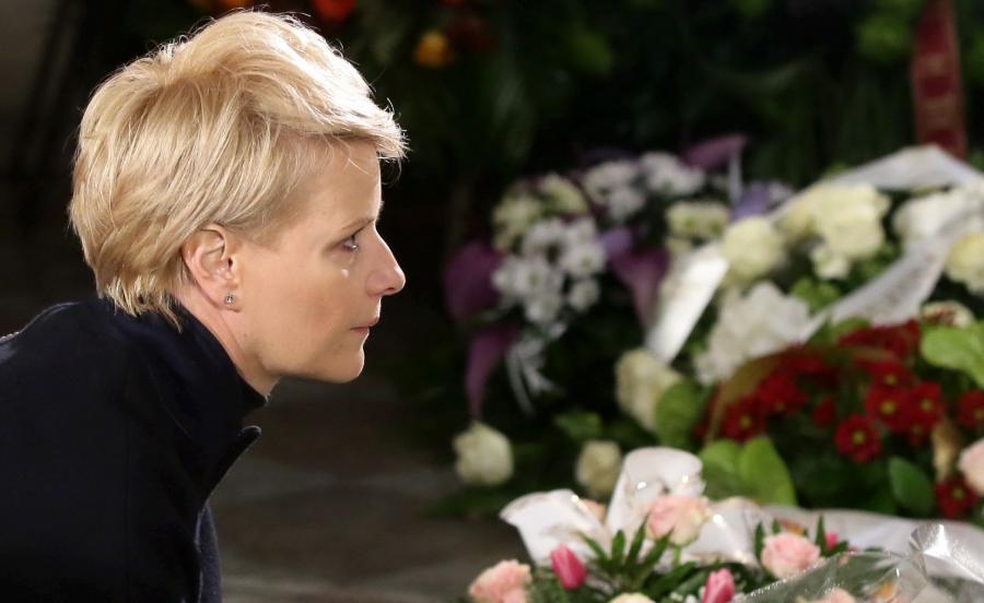 Aktorka Małgorzata Kożuchowska podczas uroczystości pogrzebowych Witolda Pyrkosza