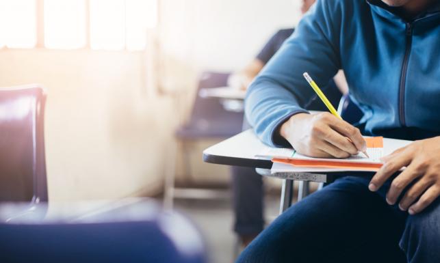 Na kierunki nauczycielskie przyjmowani są najsłabsi maturzyści. Będzimy siedzieć w oślej ławce innowacyjnego świata