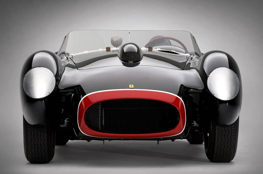 Ferrari model 250 Testa Rossa z 1957 roku sprzedano na aukcji za rekordową cenę 9 milionów euro.