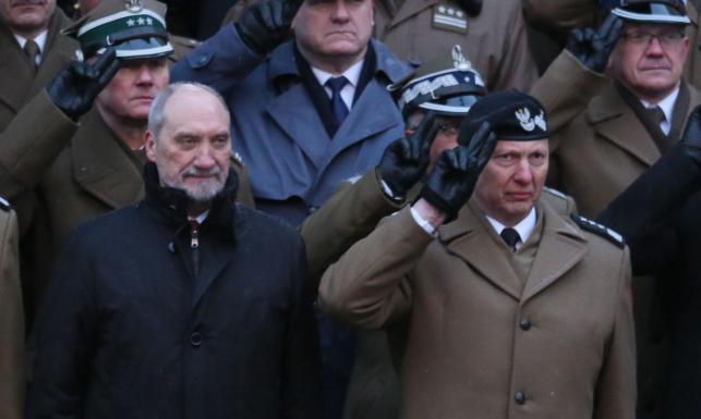 Gen. Różański pod ostrzałem Macierewicza. Po wywiadzie byłego szefa MON dla DGP jest stanowcza odpowiedź generała
