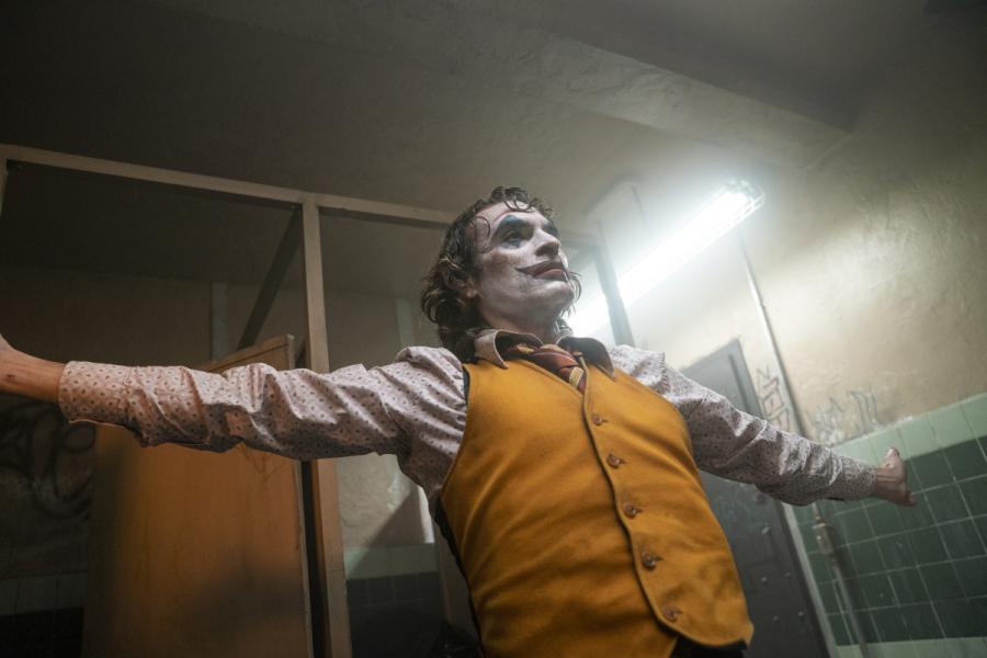 "Joker" w kinach od 4 października. © 2019 Warner Bros. Entertainment Inc