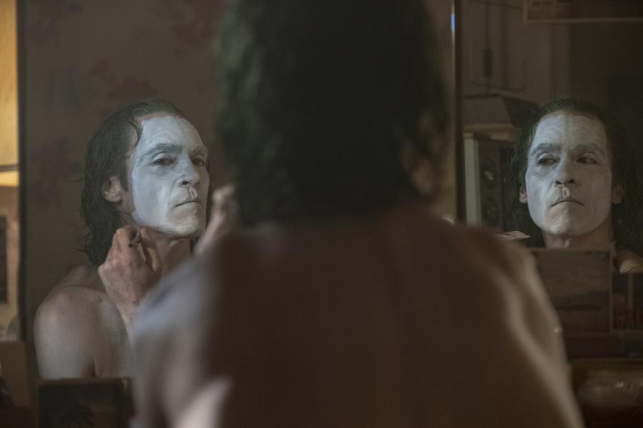 "Joker" w kinach od 4 października. © 2019 Warner Bros. Entertainment Inc