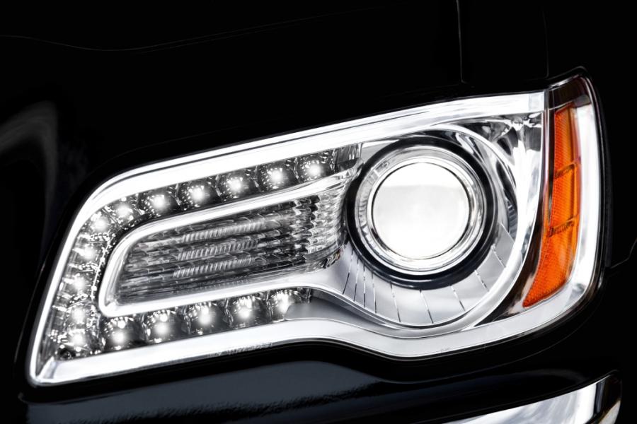 Chrysler opublikował oficjalne zdjęcia nowego modelu serii 300