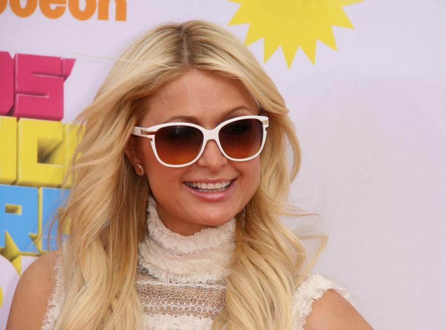 Paris Hilton ma spory problem. Rozmiar jej obuwia to 43. Skąd ona bierze te swoje szykowne szpilki?