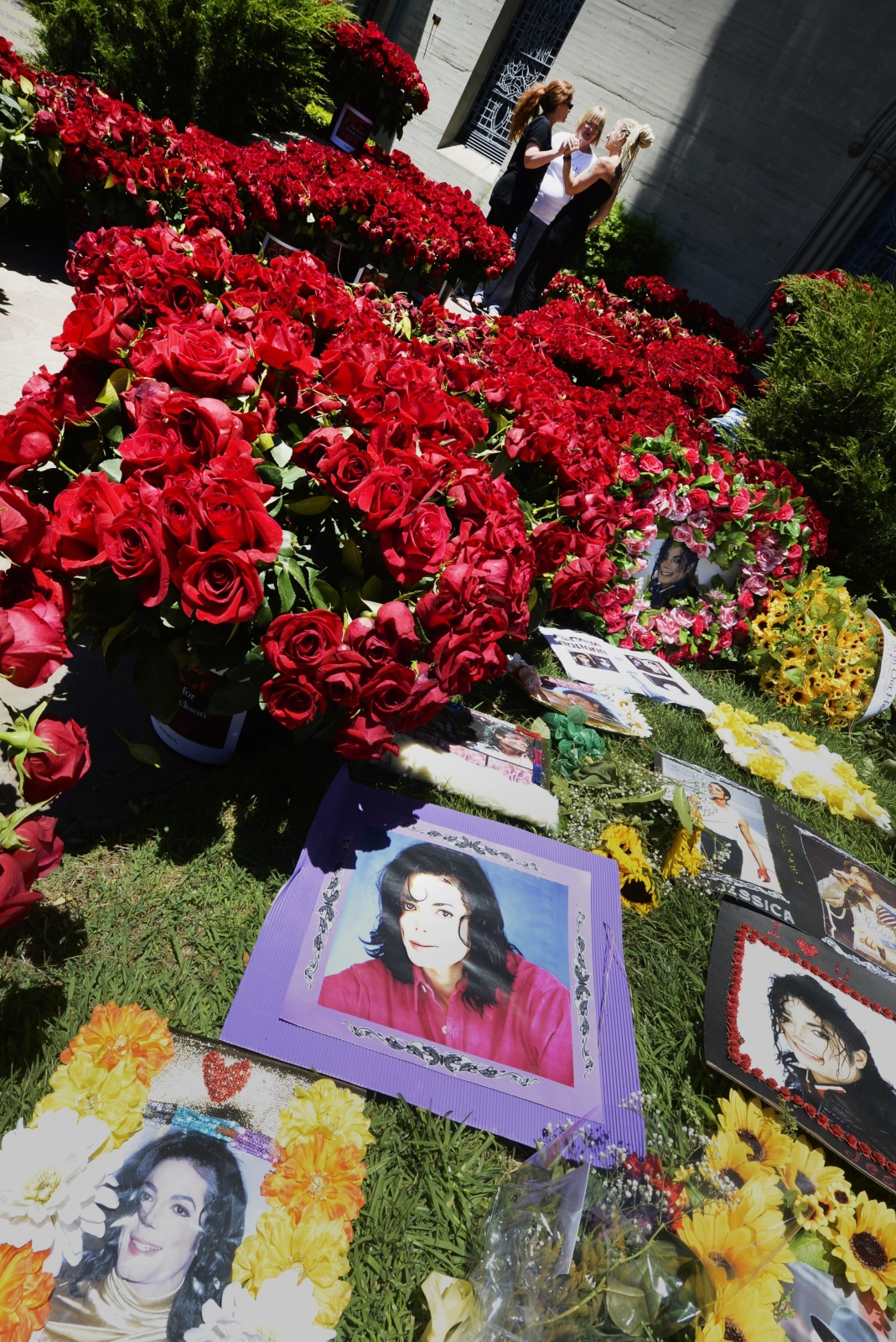 Fani oddali hołd Michaelowi Jacksonowi