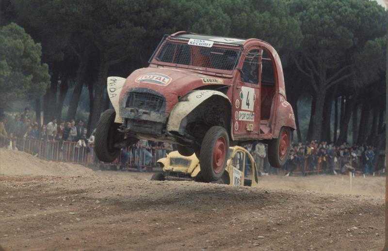 2CV świetnie się spisywał w specjalnie dla niego stworzonych zawodach "Pop’Cross"