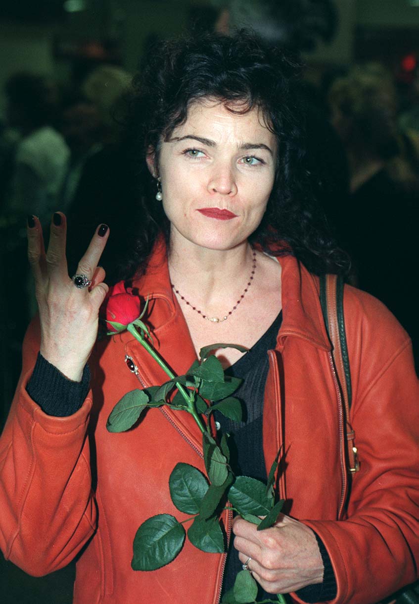 Alannah Myles – "Black Velvet"