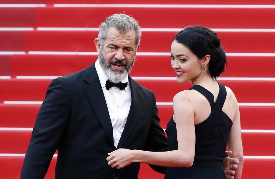 Mel Gibson i Rosalind Ross na festiwalu w Cannes
